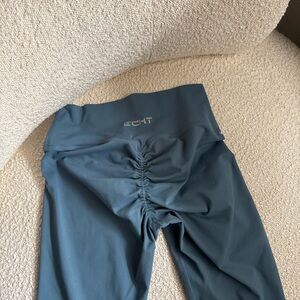 ECHT Teal Scrunch-Back Leggings
